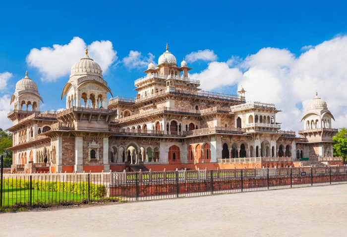 Where to stay when you are on a Jaipur Trip?